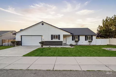 Exterior - 770 E Red Bud St, Kuna, ID 83634 photo 2 of 10