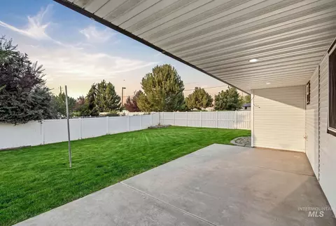 Exterior - 770 E Red Bud St, Kuna, ID 83634 photo 4 of 10