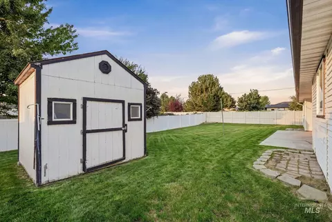 Exterior - 770 E Red Bud St, Kuna, ID 83634 photo 9 of 10