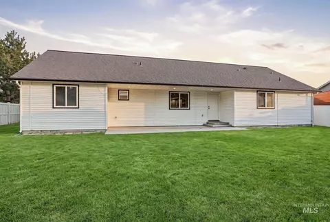 Exterior - 770 E Red Bud St, Kuna, ID 83634 photo 7 of 10
