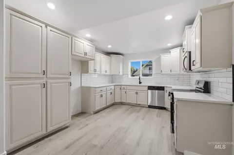 Kitchen - 770 E Red Bud St, Kuna, ID 83634 photo 2 of 4