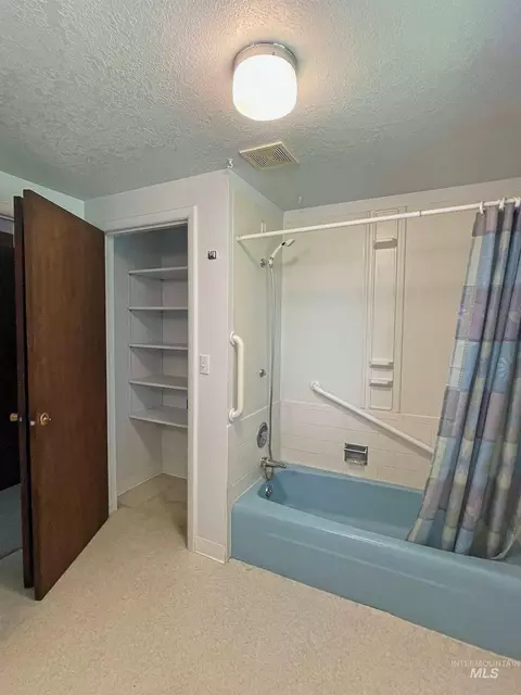 Bath - 365 Clabby Rd, Weiser, ID 83672 photo 3 of 6