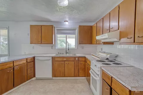Kitchen - 365 Clabby Rd, Weiser, ID 83672 photo 3 of 4