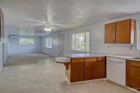 Living - 365 Clabby Rd, Weiser, ID 83672 photo 3 of 5