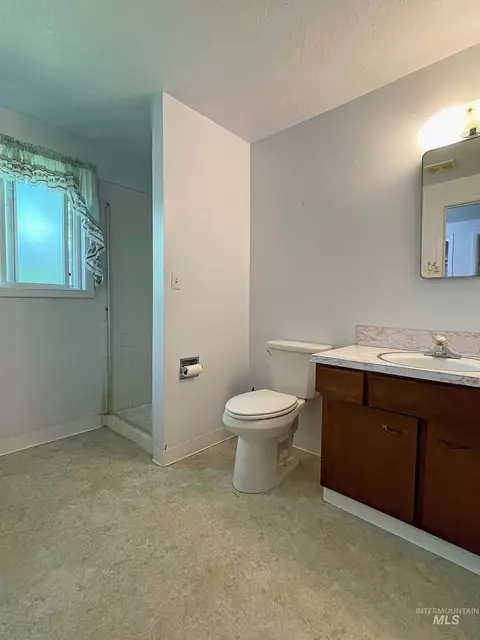 Bath - 365 Clabby Rd, Weiser, ID 83672 photo 4 of 6