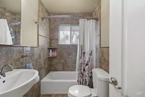 Bath - 367 Birch St S, Kimberly, ID 83341 photo 2 of 3