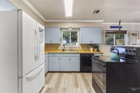 Kitchen - 367 Birch St S, Kimberly, ID 83341 photo 5 of 5