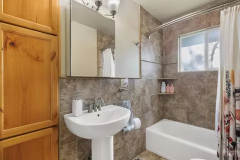 Bath - 367 Birch St S, Kimberly, ID 83341 photo 1 of 3