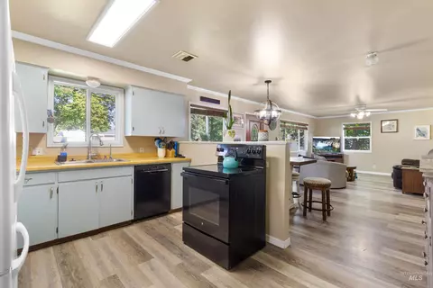 Kitchen - 367 Birch St S, Kimberly, ID 83341 photo 2 of 5
