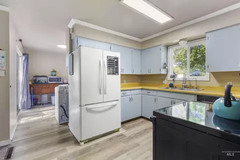 Kitchen - 367 Birch St S, Kimberly, ID 83341 photo 1 of 5