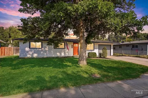 108 N Rowena St, Nampa, ID 83651