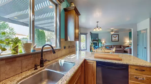 Kitchen - 1031 Park Ave, Kimberly, ID 83341 photo 3 of 4