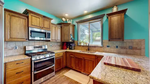 Kitchen - 1031 Park Ave, Kimberly, ID 83341 photo 2 of 4