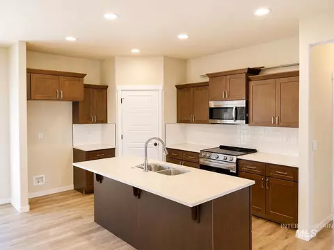 Kitchen - 994 Kenbrook Loop, Twin Falls, ID 83301 photo 1 of 1