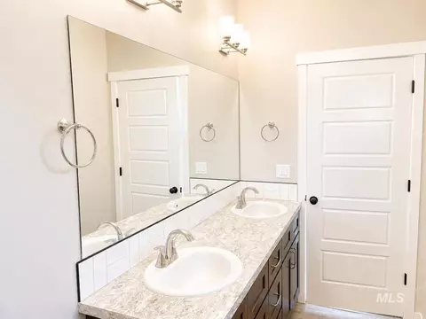 Bath - 994 Kenbrook Loop, Twin Falls, ID 83301 photo 1 of 3