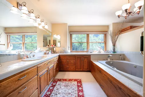 Bath - 3065 S Whitepost Way, Eagle, ID 83616 photo 4 of 5