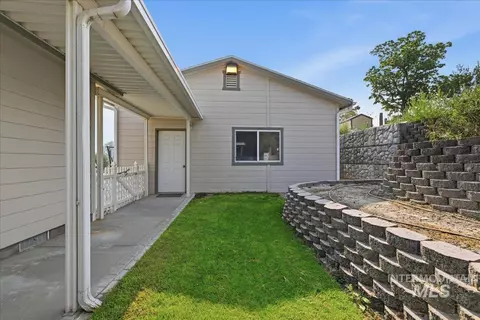 Exterior - 310 Frontage Rd, Grand View, ID 83624 photo 4 of 5