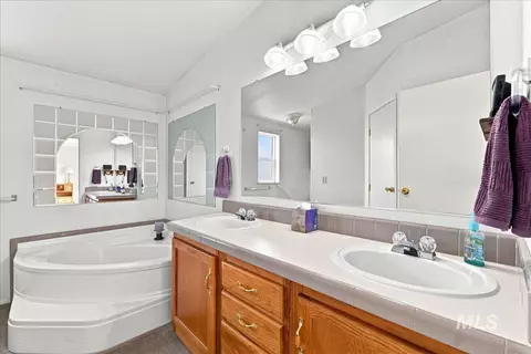 Bath - 310 Frontage Rd, Grand View, ID 83624 photo 1 of 4