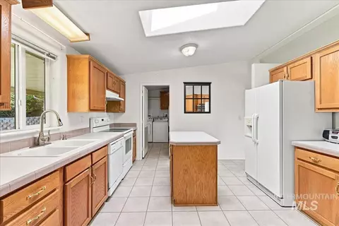 Kitchen - 310 Frontage Rd, Grand View, ID 83624 photo 2 of 4