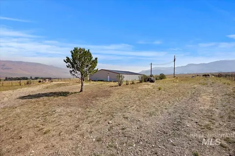 Exterior - 1206 E 2000 S, Elba, ID 83342 photo 7 of 10