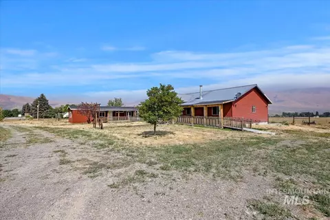 Exterior - 1206 E 2000 S, Elba, ID 83342 photo 2 of 10