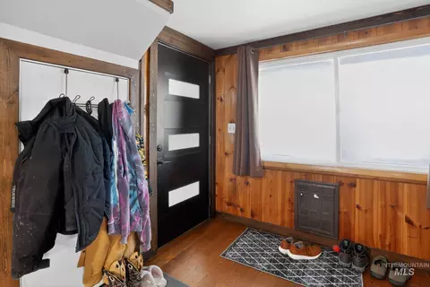 Entry Way - 654 Bings Rd, Cascade, ID 83611 photo 1 of 3
