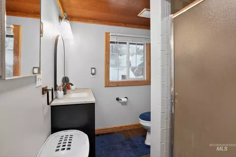 Bath - 654 Bings Rd, Cascade, ID 83611 photo 4 of 4