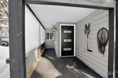 Exterior - 654 Bings Rd, Cascade, ID 83611 photo 6 of 17