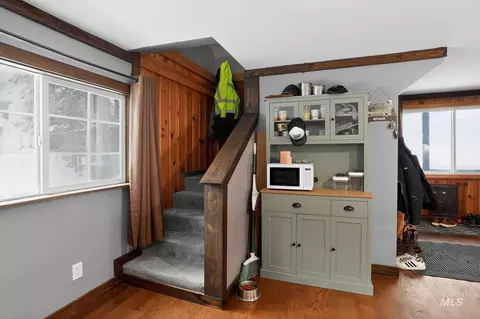 Entry Way - 654 Bings Rd, Cascade, ID 83611 photo 2 of 3
