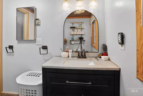 Bath - 654 Bings Rd, Cascade, ID 83611 photo 3 of 4