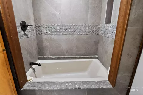 Bath - 654 Bings Rd, Cascade, ID 83611 photo 2 of 4