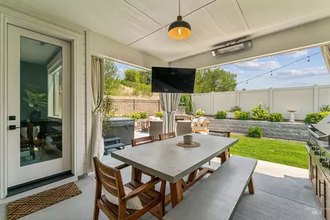 Exterior - 184 N Duke Ln, Eagle, ID 83616 photo 5 of 13