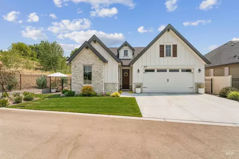Exterior - 184 N Duke Ln, Eagle, ID 83616 photo 2 of 13