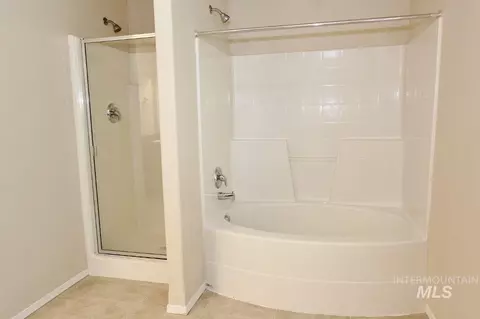 Bath - 1237 E Star Dr, Meridian, ID 83646 photo 3 of 3