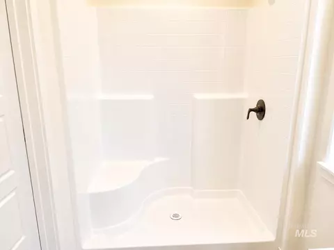 Bath - 988 Kenbrook Loop, Twin Falls, ID 83301 photo 3 of 3