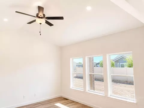 Living - 988 Kenbrook Loop, Twin Falls, ID 83301 photo 1 of 1