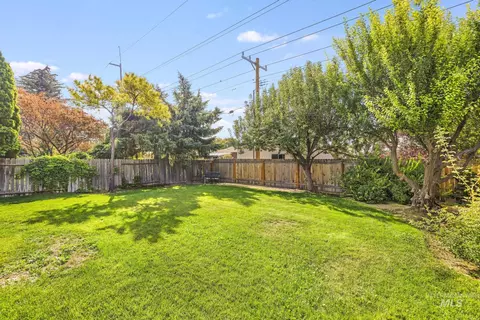 Exterior - 230 Meadows Ln, Twin Falls, ID 83301 photo 8 of 8