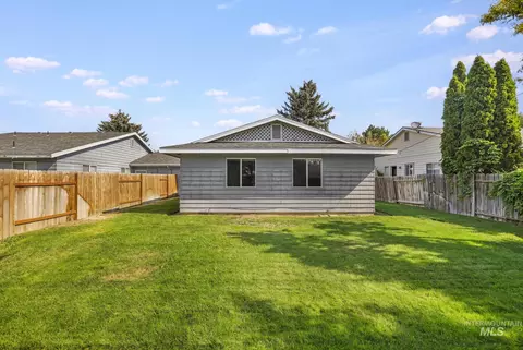 Exterior - 230 Meadows Ln, Twin Falls, ID 83301 photo 6 of 8