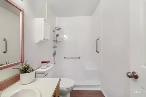 Bath - 230 Meadows Ln, Twin Falls, ID 83301 photo 2 of 3