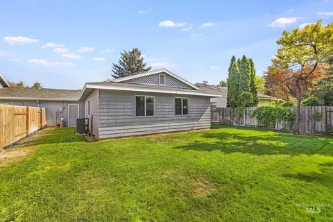 Exterior - 230 Meadows Ln, Twin Falls, ID 83301 photo 7 of 8