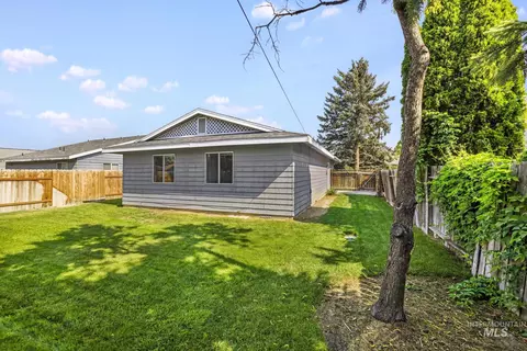 Exterior - 230 Meadows Ln, Twin Falls, ID 83301 photo 5 of 8