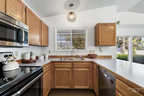 Kitchen - 230 Meadows Ln, Twin Falls, ID 83301 photo 3 of 4