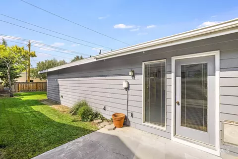 Exterior - 230 Meadows Ln, Twin Falls, ID 83301 photo 4 of 8