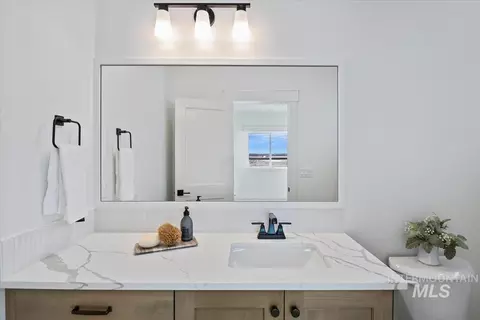 Bath - 2136 N Palaestra Ave, Eagle, ID 83616 photo 6 of 6