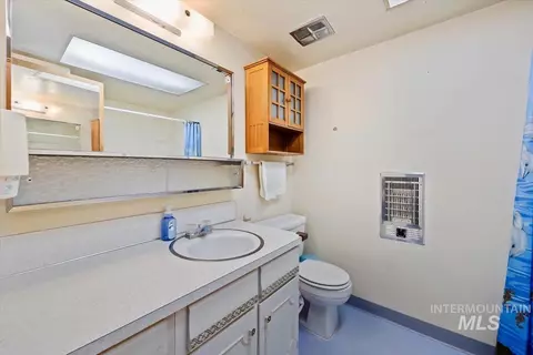 Bath - 1623 H St, Rupert, ID 83350 photo 1 of 2
