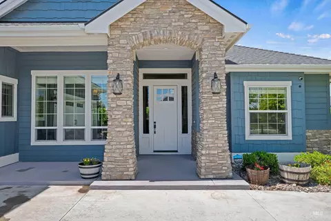 Exterior - 2559 N Synergy Ave, Eagle, ID 83616 photo 3 of 13