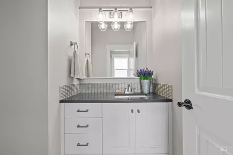 Bath - 2559 N Synergy Ave, Eagle, ID 83616 photo 4 of 6
