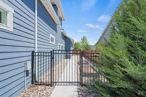 Exterior - 2559 N Synergy Ave, Eagle, ID 83616 photo 11 of 13
