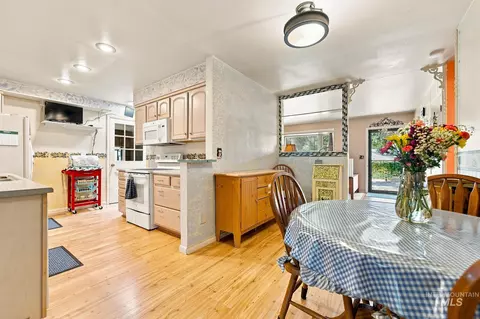 Dining - 248 N Cobblestone Ln, Eagle, ID 83616 photo 2 of 2