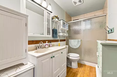 Bath - 248 N Cobblestone Ln, Eagle, ID 83616 photo 1 of 1